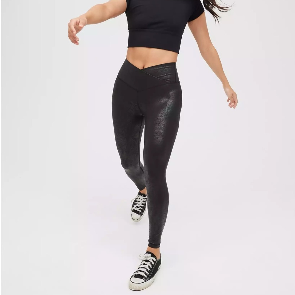 OFFLINE By Aerie The Hugger Crossover High Waisted Crackle Legging